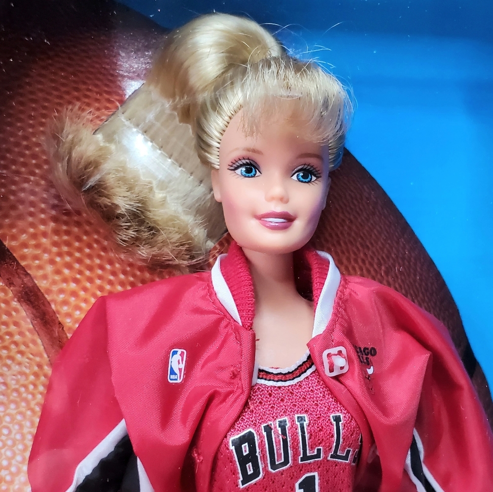 *SOLD* Mattel Officially Licensed NBA Chicago Bulls Barbie '98 Collectible Doll - Picture 10 of 14